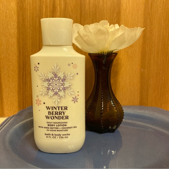 **SOLD** NWT Bath and Body Works - Winter Berry Wonder Three Piece Set - Picture 2 of 7